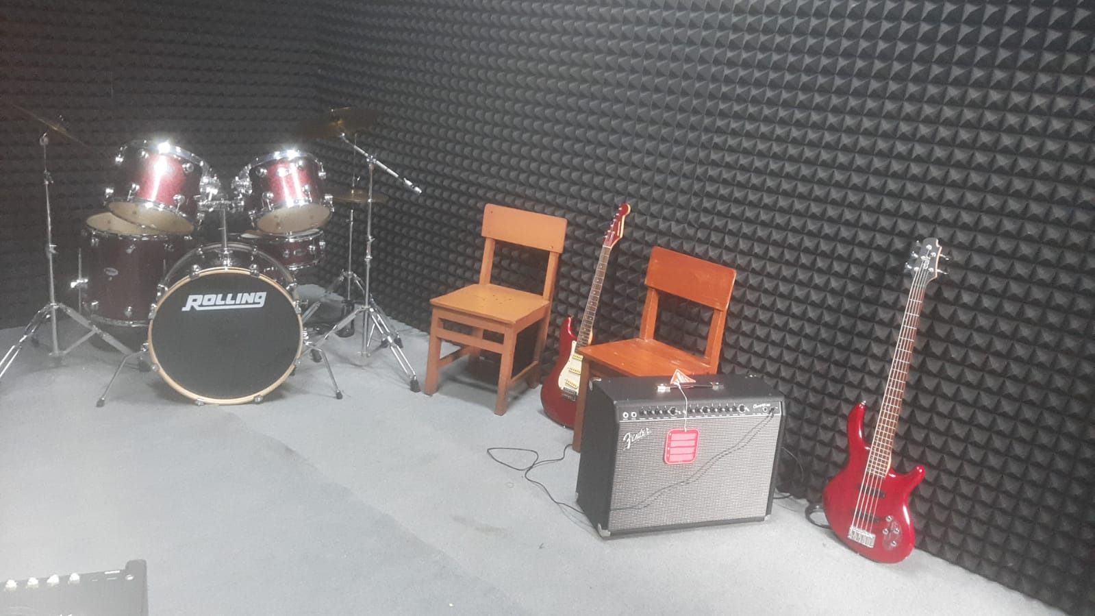 Studio Band & Pojok Musik